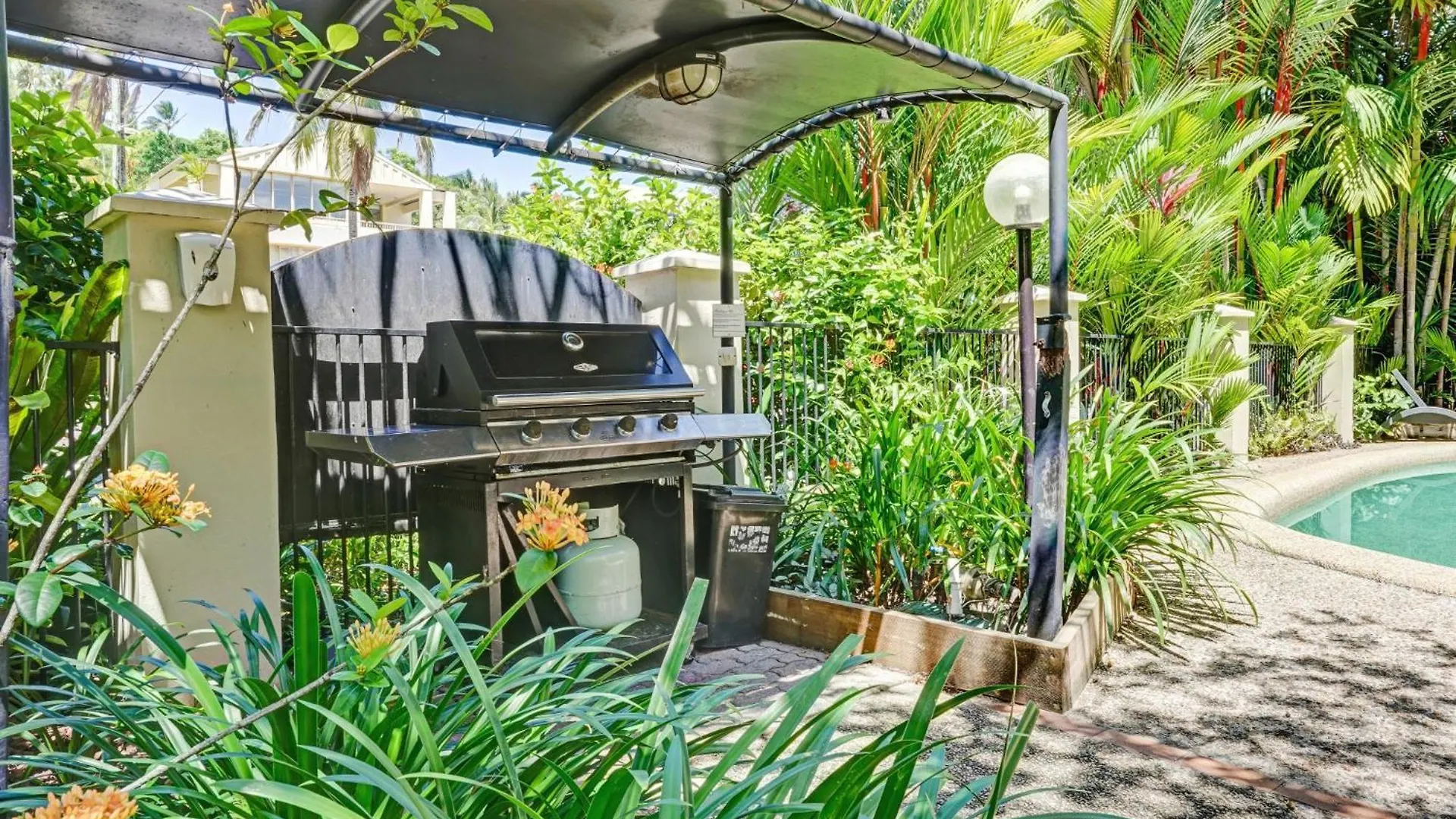 Cozie Homes - Mantaray On Macrossan Port Douglas Australia